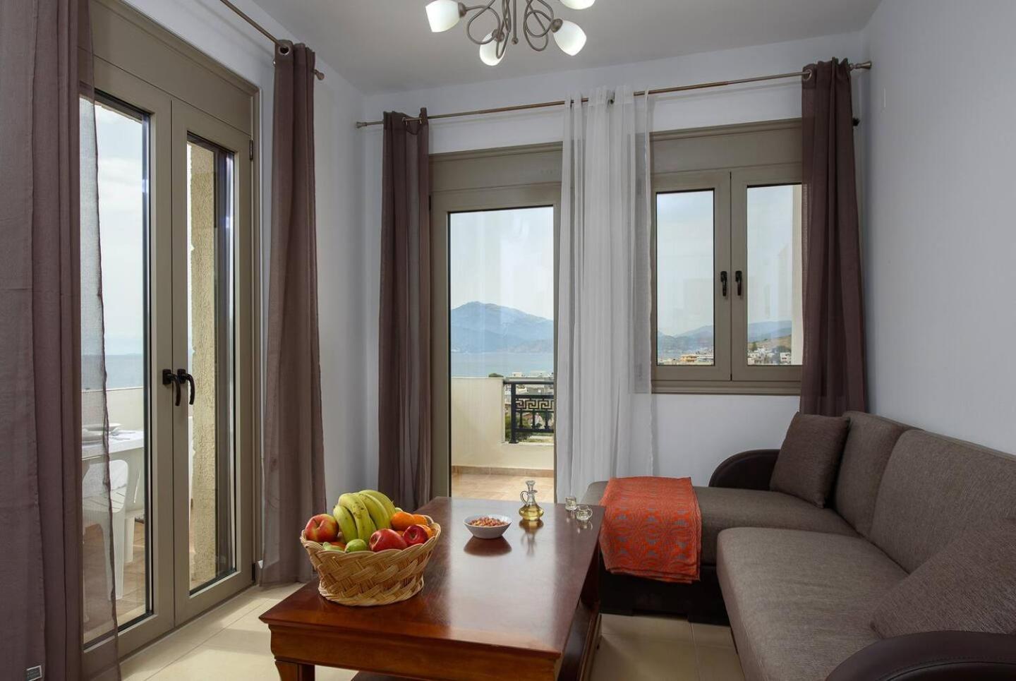 Sofia Apartment, With Sea & Mountain View Kalamaki  Esterno foto