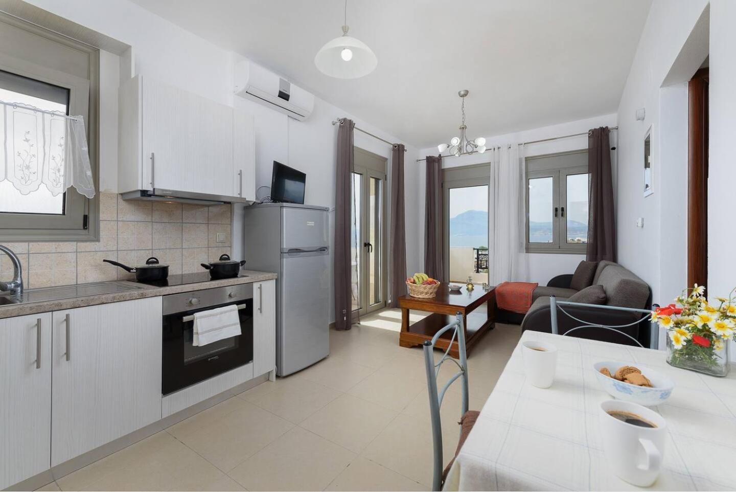 Sofia Apartment, With Sea & Mountain View Kalamaki  Esterno foto